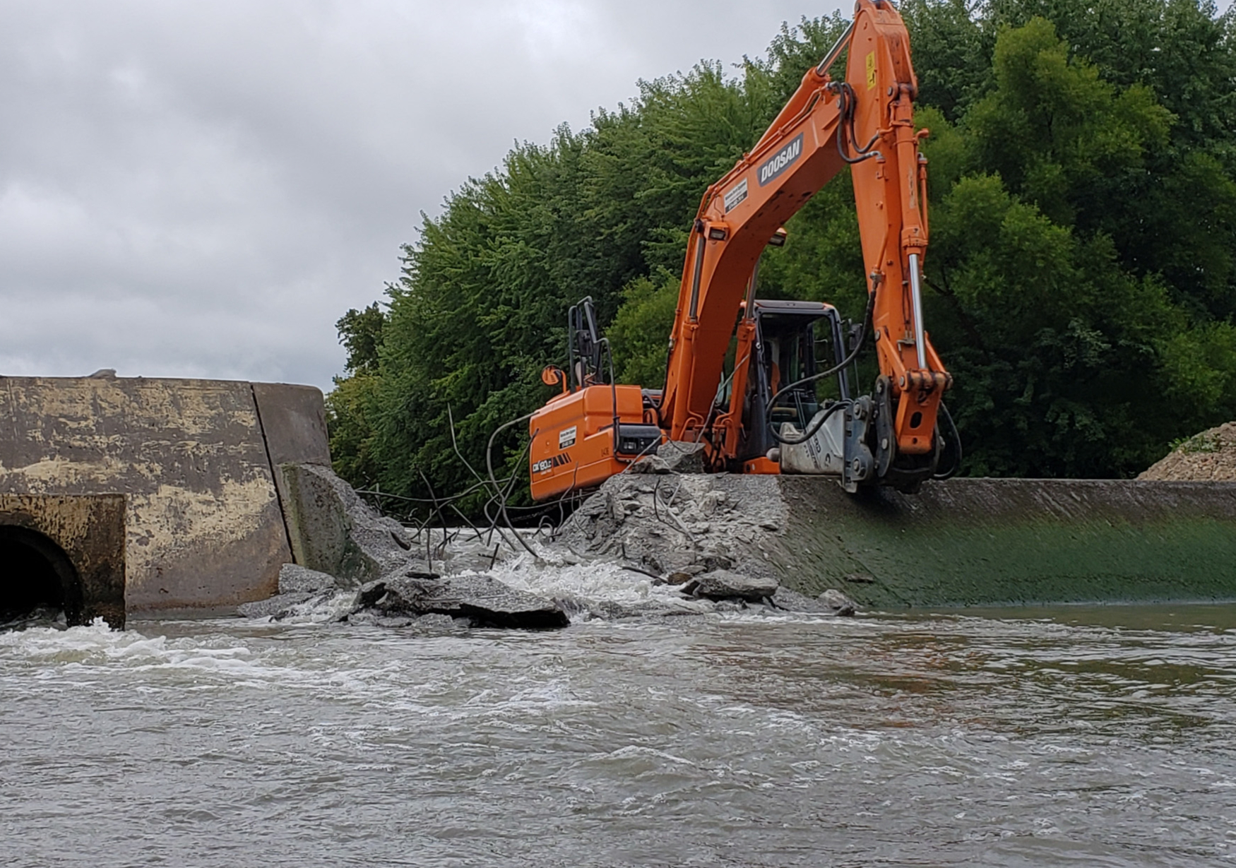 2016-01 MSD Dam Removal- McCullough (3)_edited.jpg